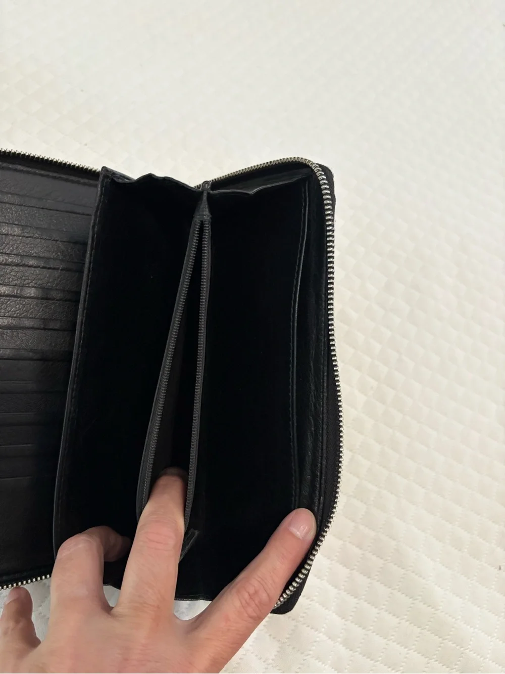 Gucci Black Leather Zip Around Wallet